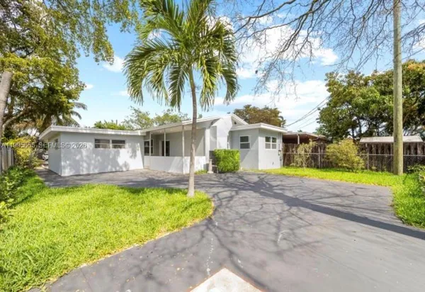 $2,800 | 816 North Golf Drive, Hollywood, FL 33021
