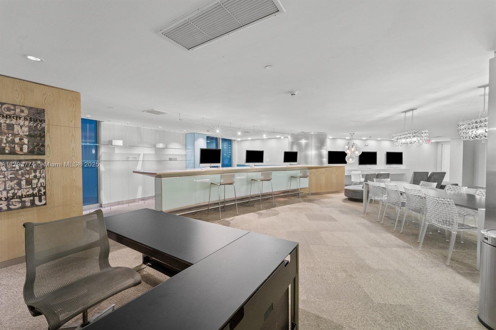 92 Southwest 3rd Street, Unit 1105 Miami, FL 33130 - Photo 4 of 21