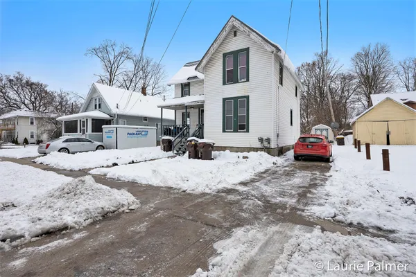 $149,900 | 231 East Lincoln Avenue, Ionia, MI 48846