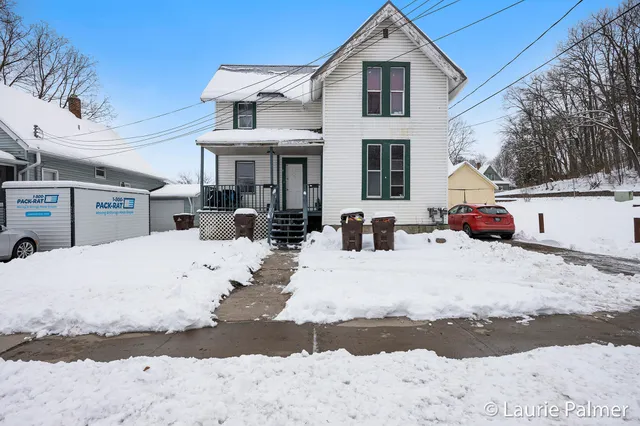 $169,900 | 231 East Lincoln Avenue, Ionia, MI 48846