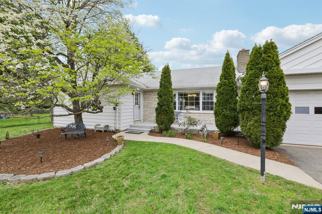 921 Linwood Avenue Ridgewood, NJ 07450 - Photo 3 of 42