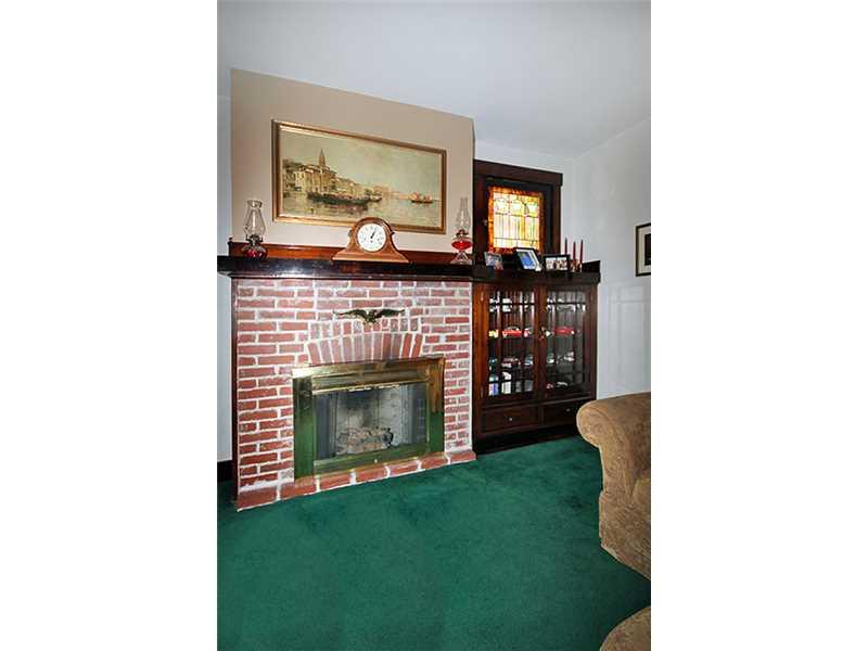 204 Rustic Avenue Pittsburgh, PA 15210 - Photo 5 of 15 Living Room.