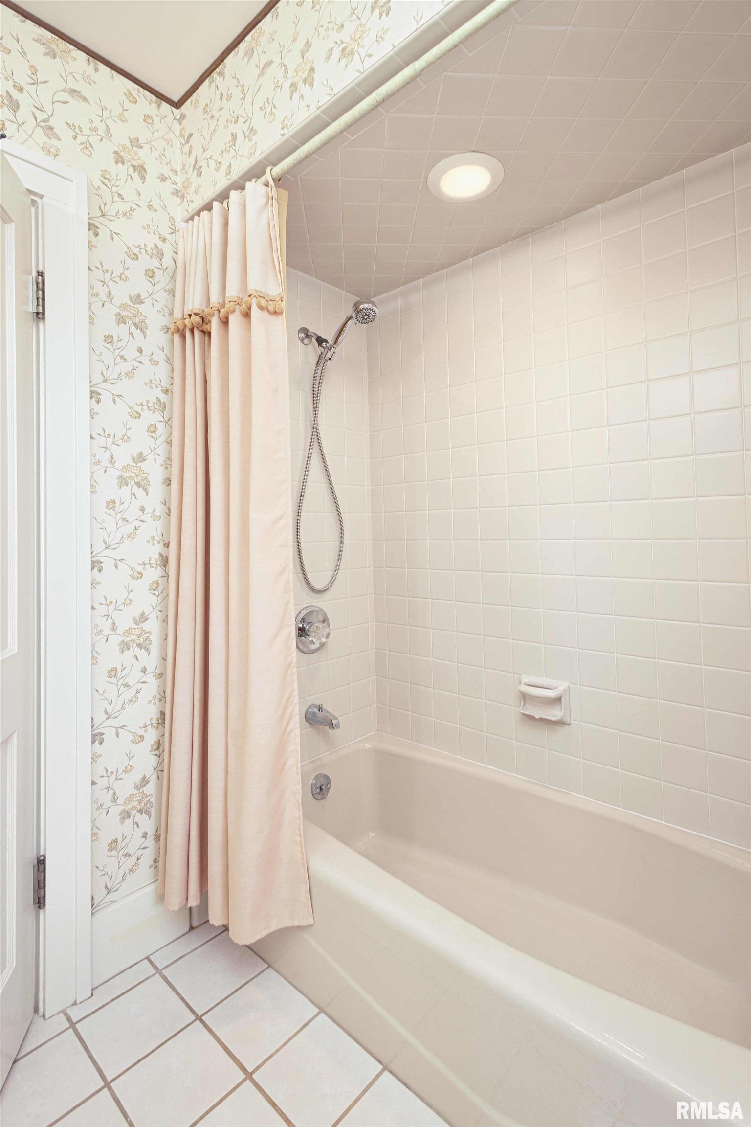 320 Forest Road Davenport, IA 52803 - Photo 29 of 48 Gallery Image 29