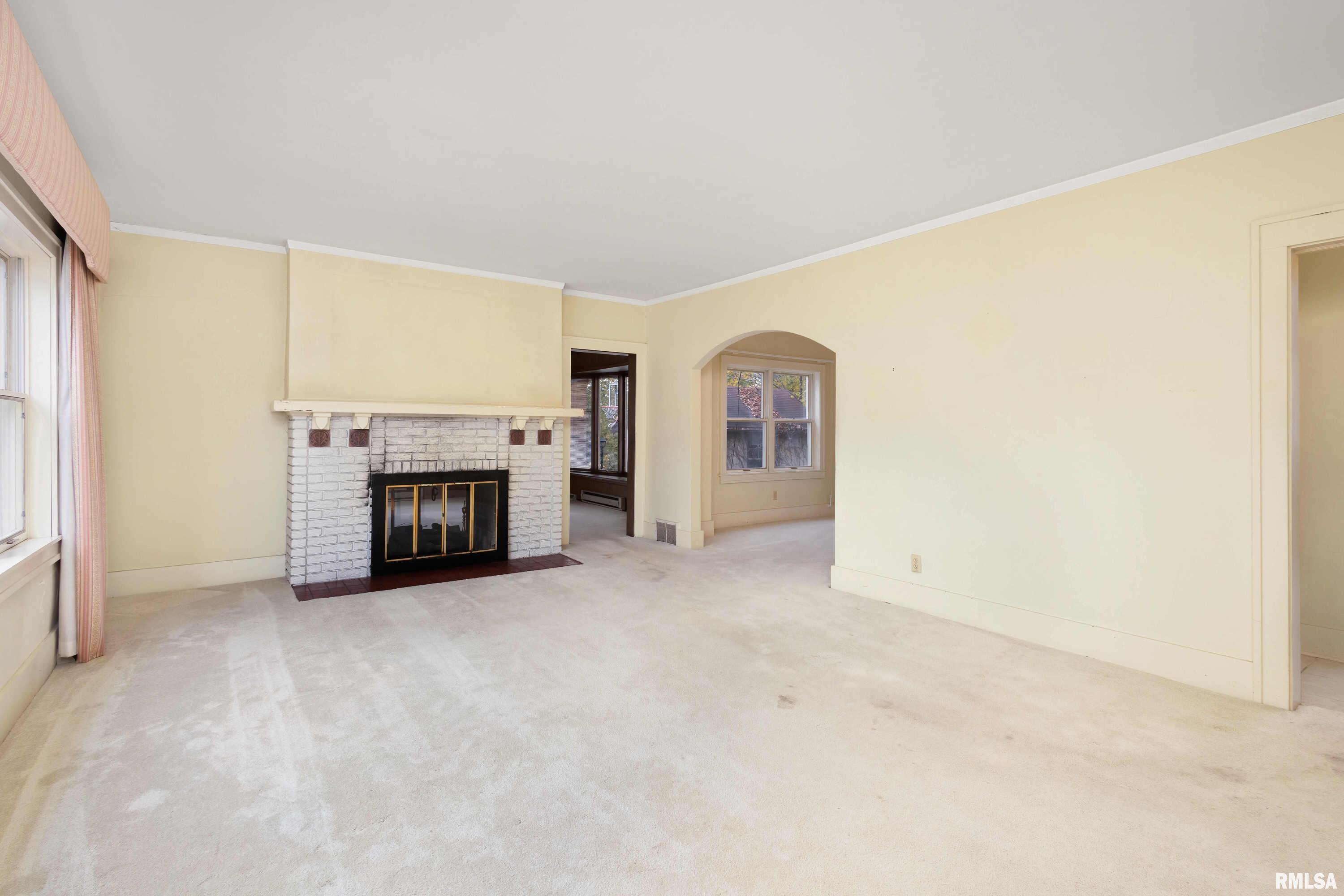 320 Forest Road Davenport, IA 52803 - Photo 9 of 48 Gallery Image 9
