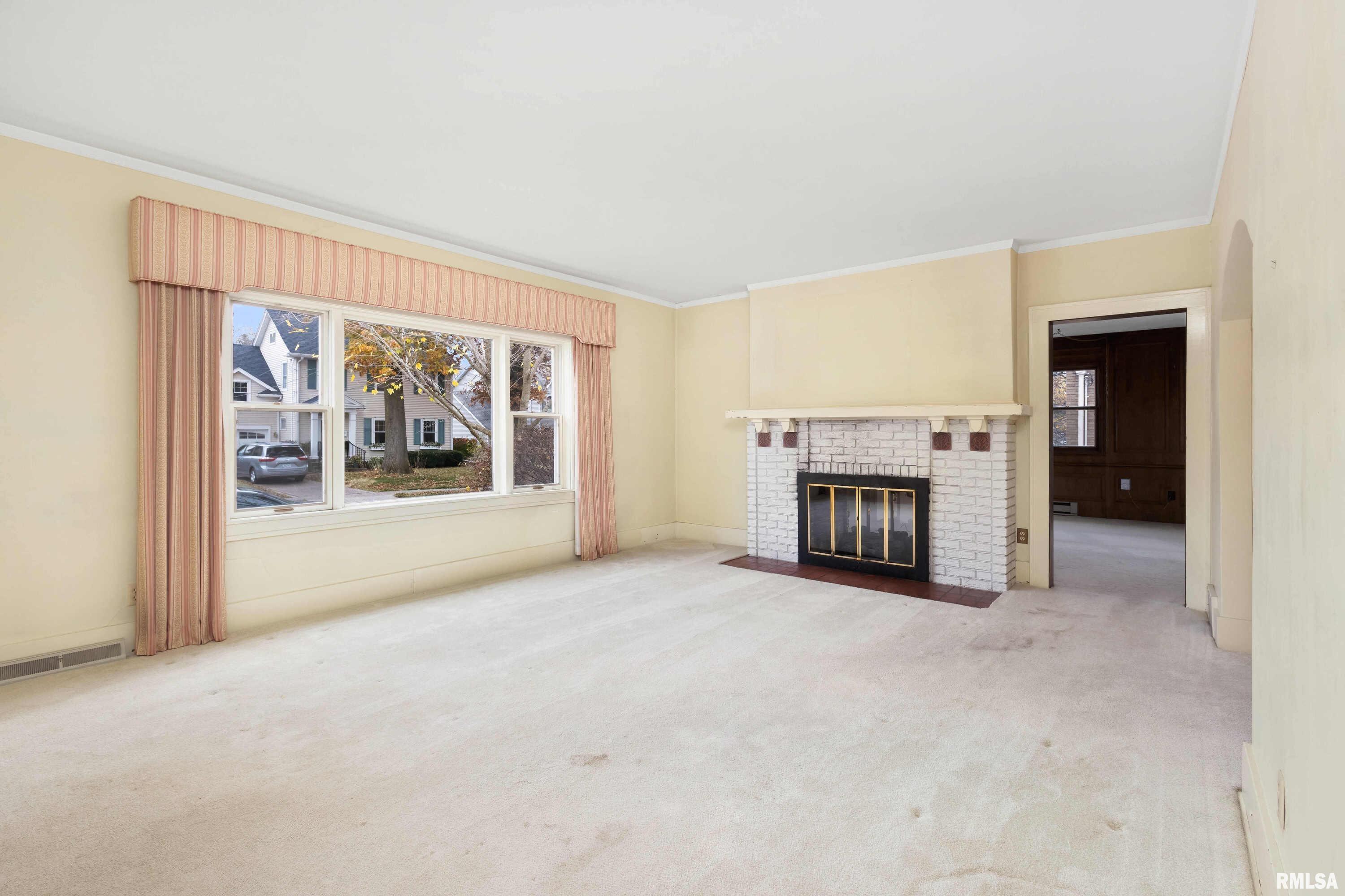 320 Forest Road Davenport, IA 52803 - Photo 10 of 48 Gallery Image 10