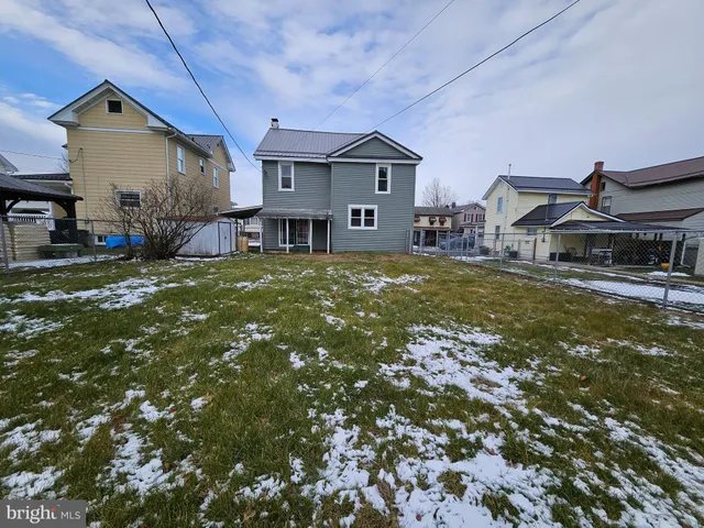 a house view with a outdoor space