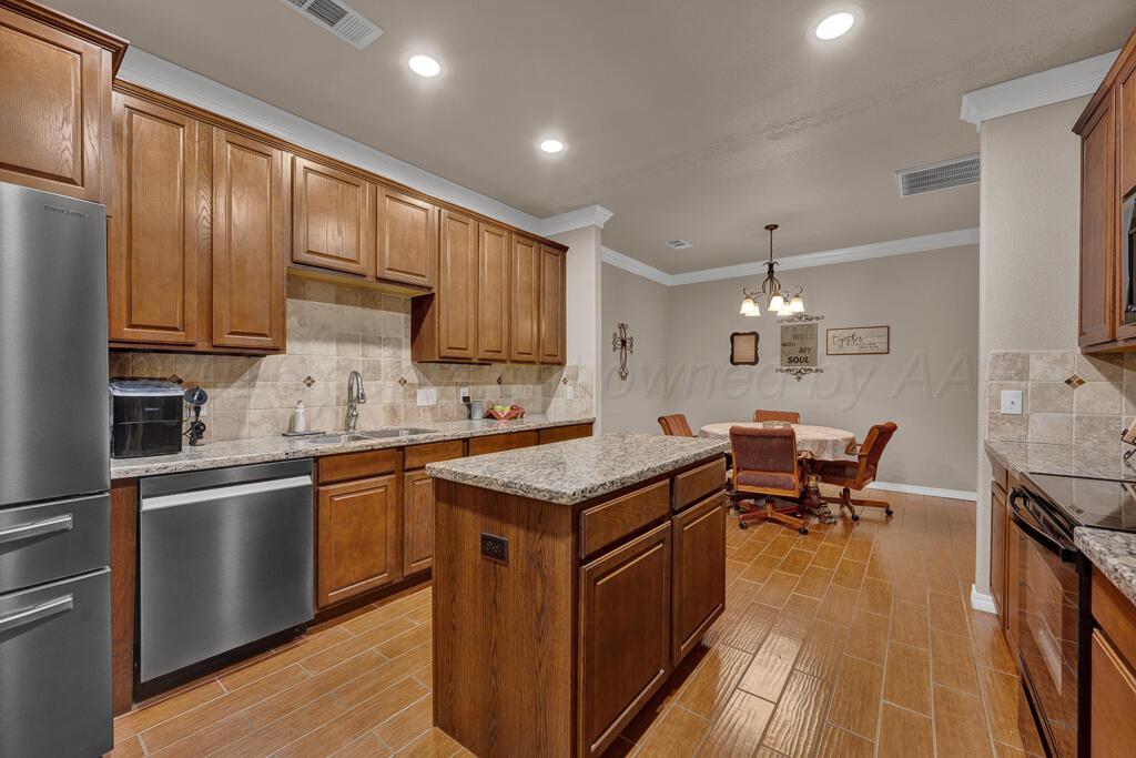 7128 Mosley Street Amarillo, TX 79119 - Photo 12 of 25 Kitchen/Dining Area