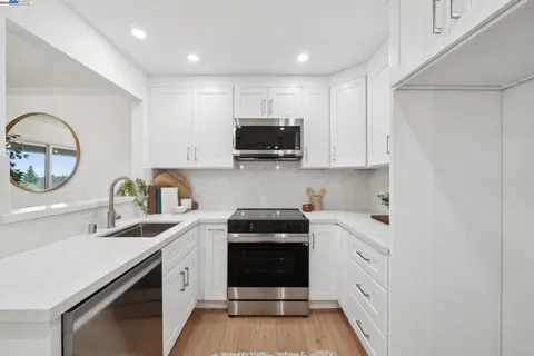 $500,000 | 4033 Terra Granada Drive, Unit 5C, Walnut Creek, CA 94595