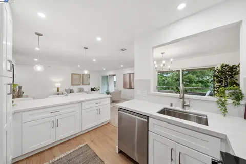 $500,000 | 4033 Terra Granada Drive, Unit 5C, Walnut Creek, CA 94595