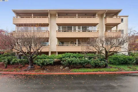 $500,000 | 4033 Terra Granada Drive, Unit 5C, Walnut Creek, CA 94595