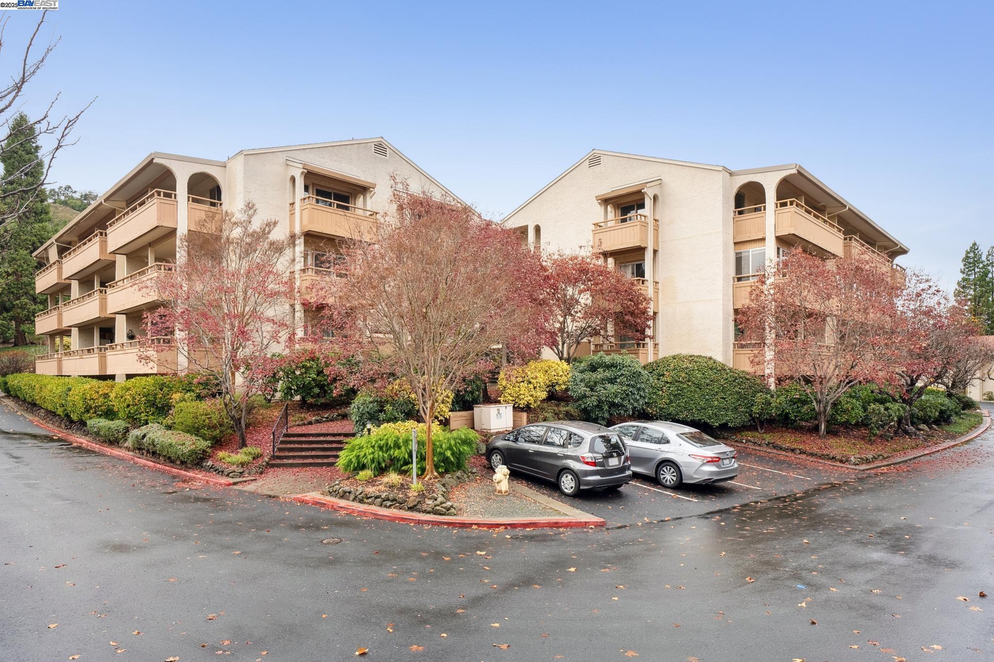 4033 Terra Granada Drive, Unit 5C Walnut Creek, CA 94595 - Photo 39 of 44 a couple of cars parked in front of a building