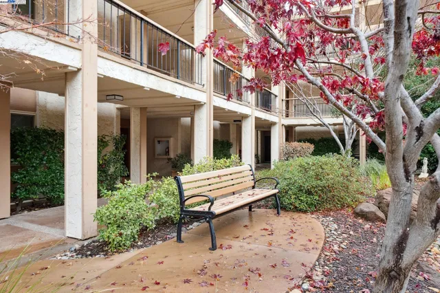 $500,000 | 4033 Terra Granada Drive, Unit 5C, Walnut Creek, CA 94595