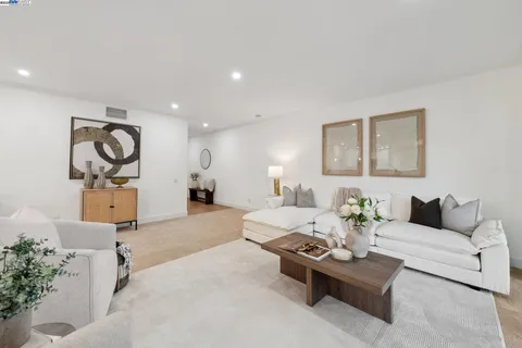 $500,000 | 4033 Terra Granada Drive, Unit 5C, Walnut Creek, CA 94595