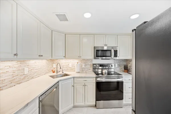 $8,000 | 1213 South Ocean Boulevard, Unit 2E, Delray Beach, FL 33483