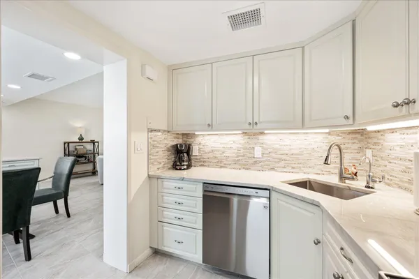 $8,000 | 1213 South Ocean Boulevard, Unit 2E, Delray Beach, FL 33483