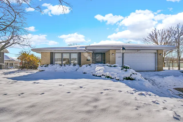 $209,900 | 1161 East 171st Court, South Holland, IL 60473