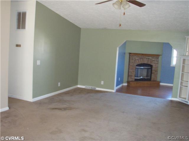 1271 Reed Road La Crosse, VA 23950 - Photo 3 of 10 Den/Family/Great Room