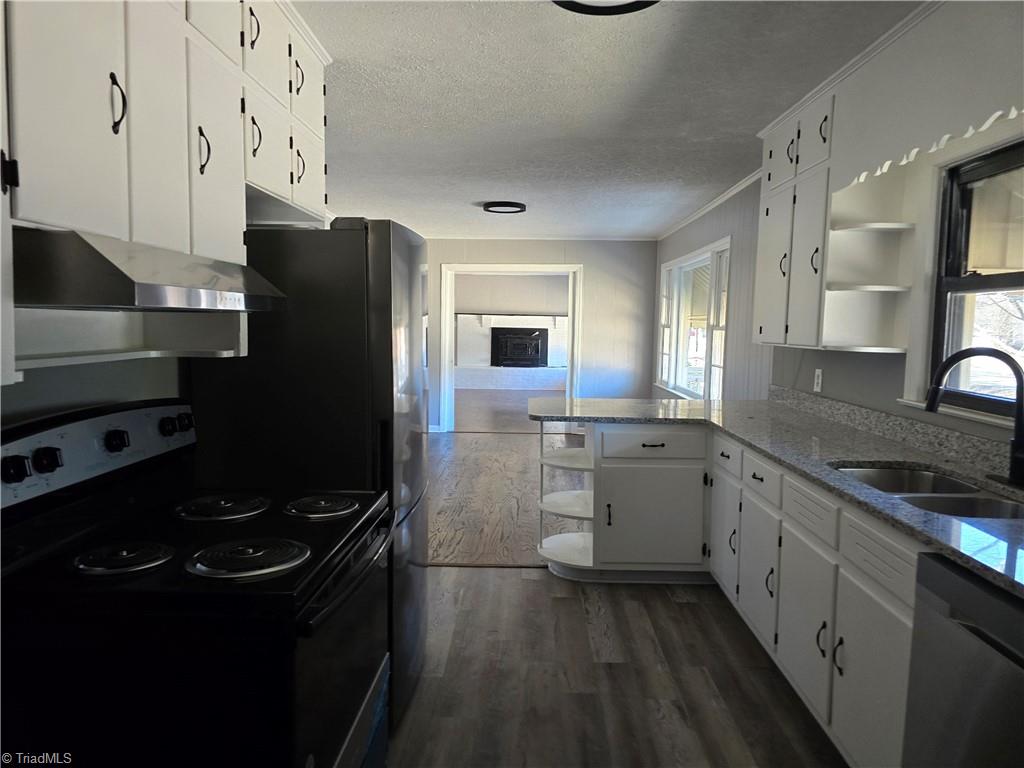 912 Friendly Road Eden, NC 27288 - Photo 7 of 18