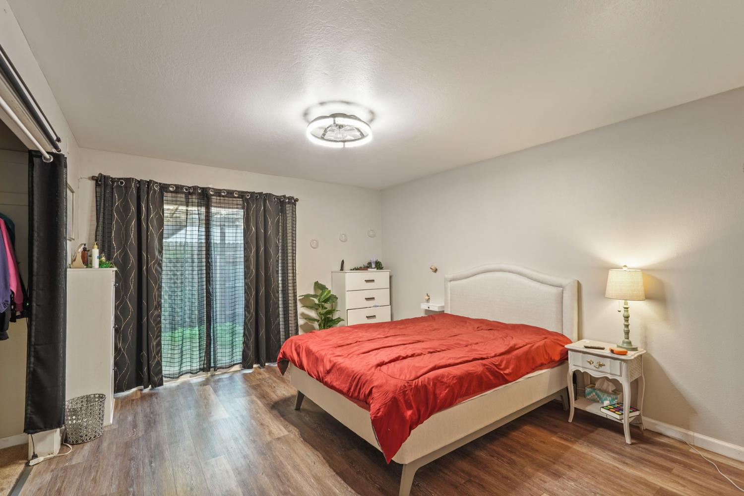 6103 Plymouth Road, Unit 1974 Stockton, CA 95207 - Photo 9 of 13 a bedroom with a bed and a large window