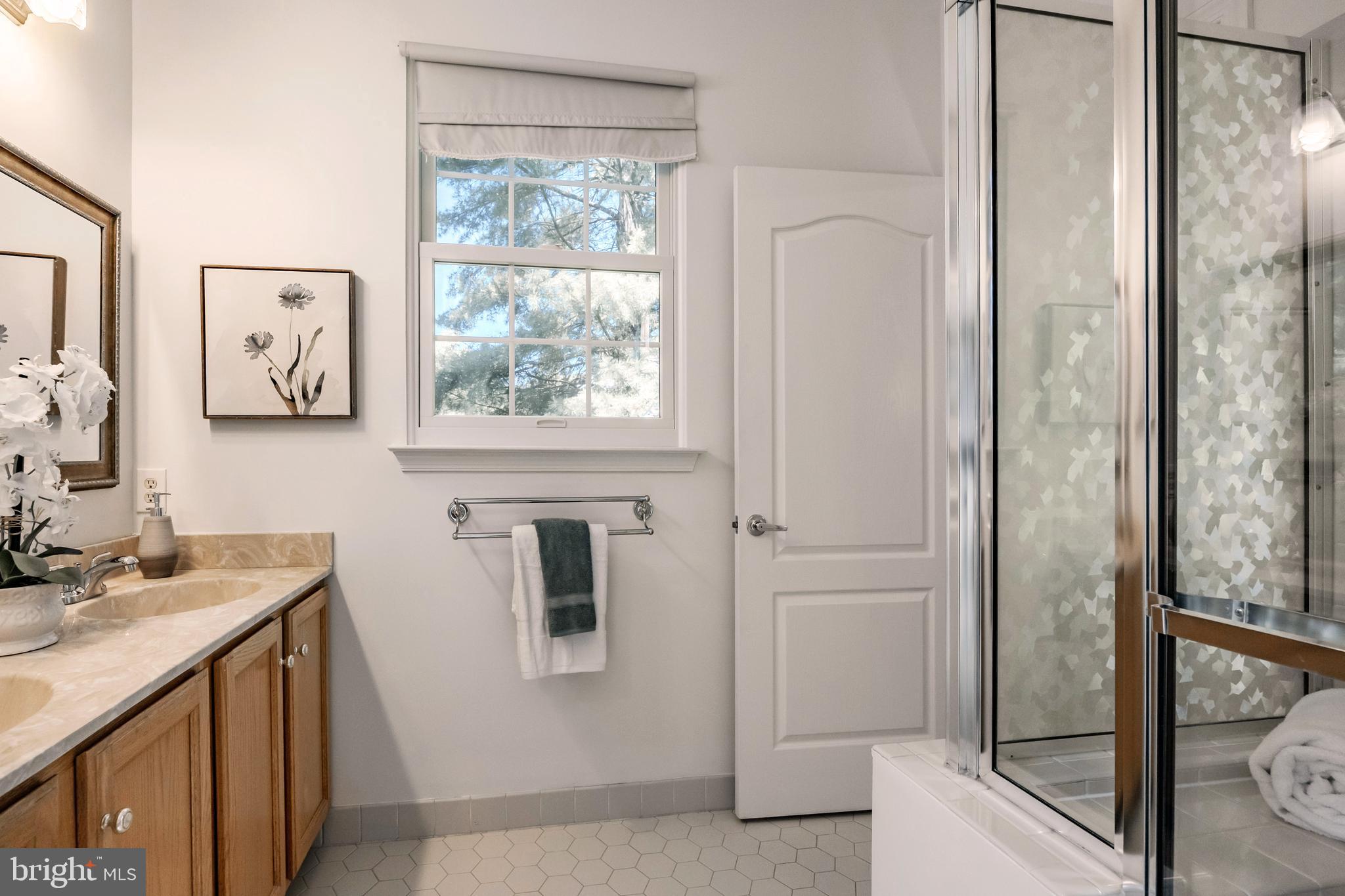 1439 Quaker Ridge, Unit 1439 West Chester, PA 19380 - Photo 30 of 46 Primary En-suite