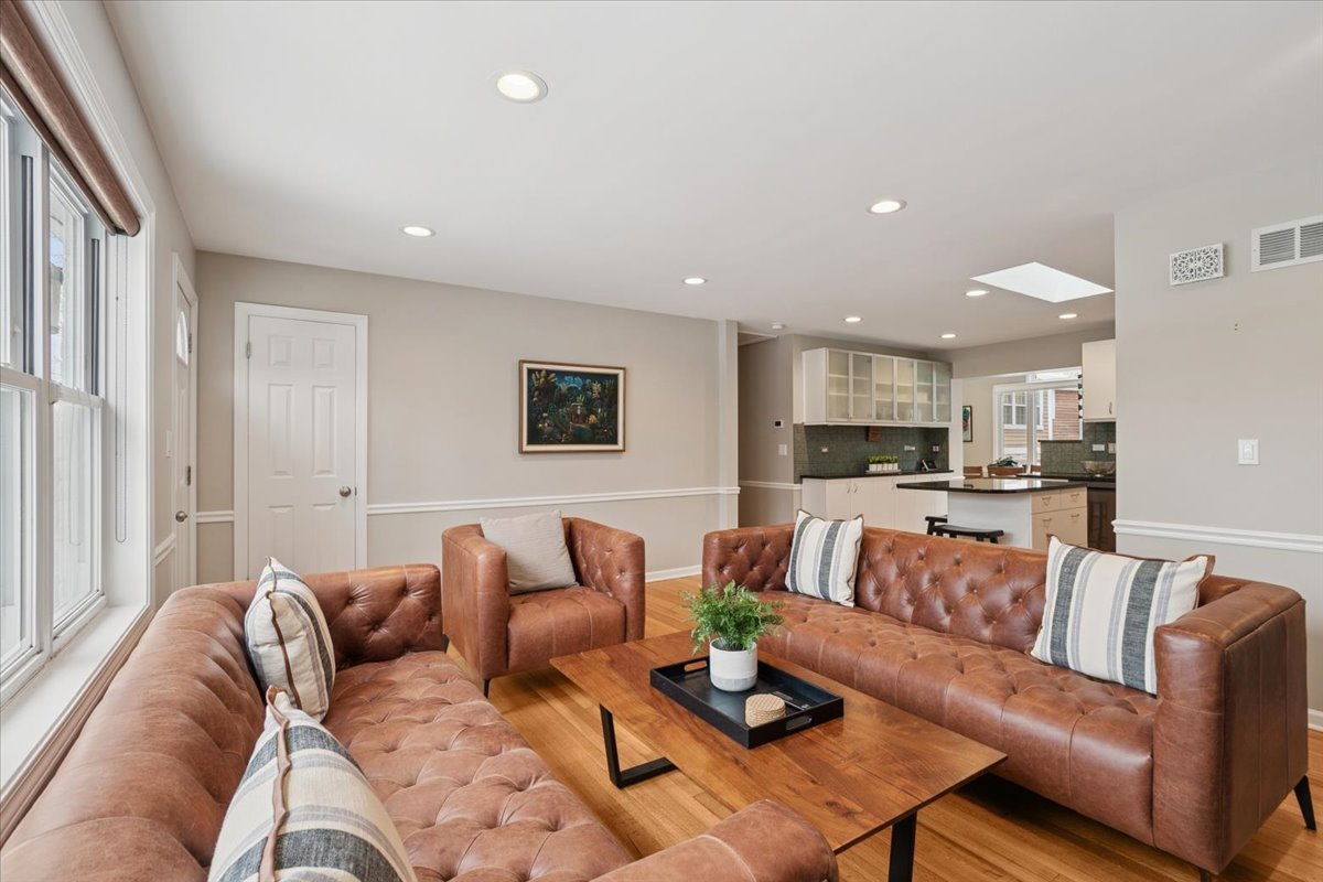 689 East Illinois Road Lake Forest, IL 60045 - Photo 6 of 18 a living room with furniture and kitchen view