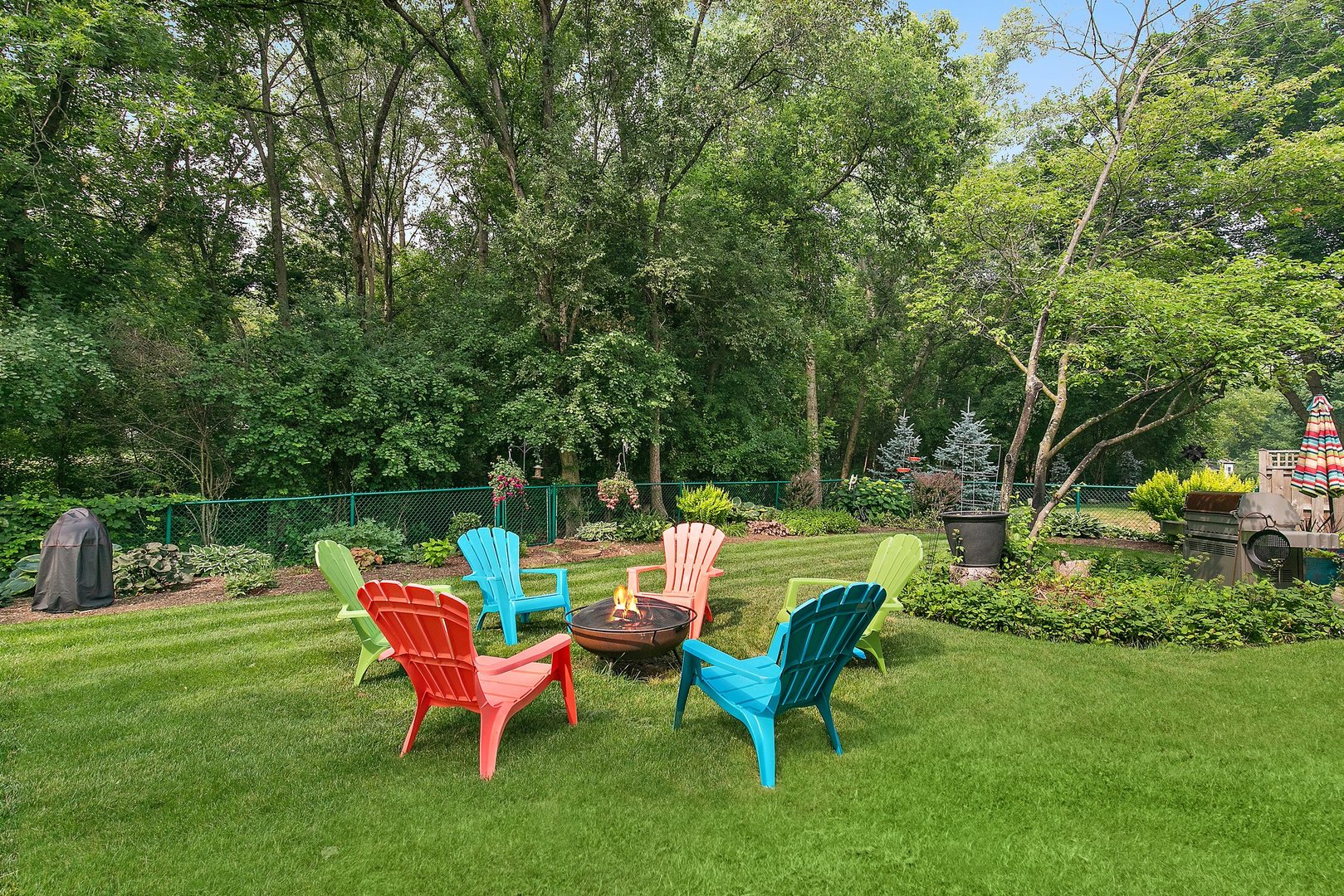 606 Old Hunt Road Fox River Grove, IL 60021 - Photo 35 of 35 a view of a table and chairs in the garden