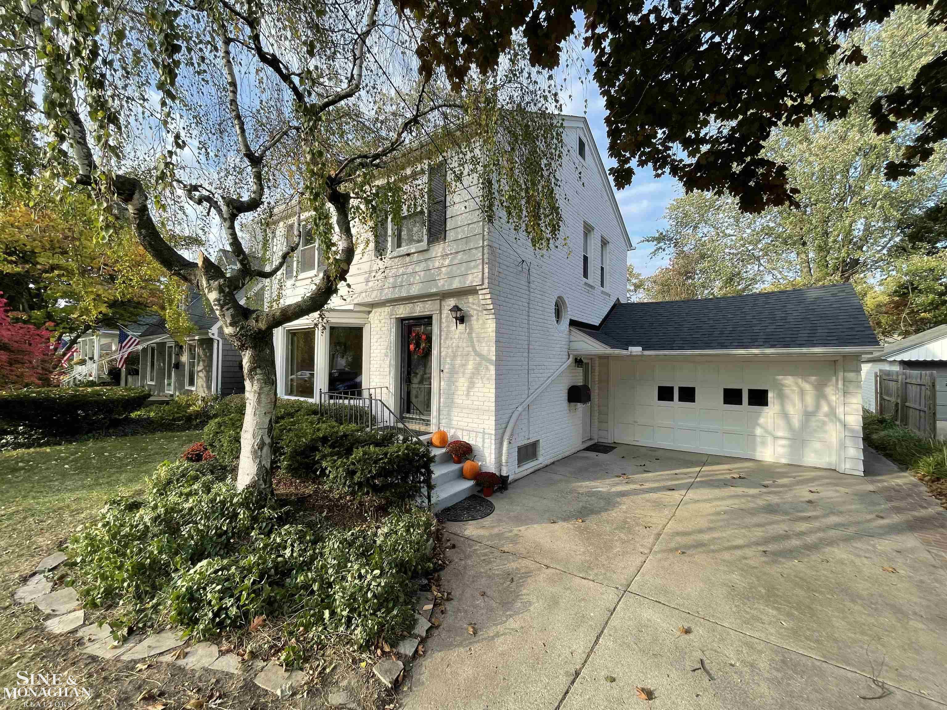 208 Moross Road Grosse Pointe Farms, MI 48236 - Photo 2 of 35