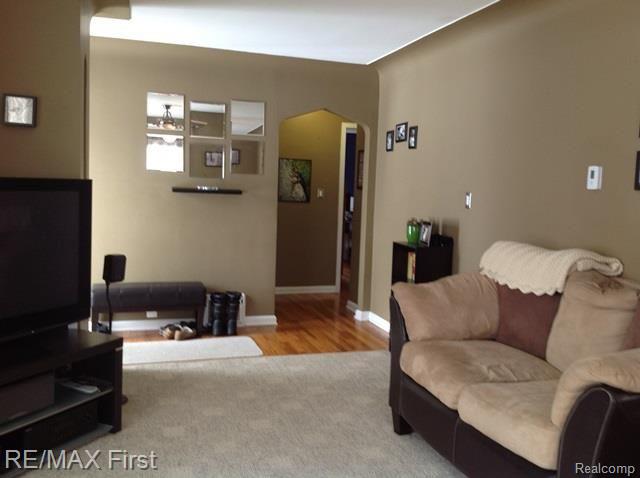 18290 21 Mile Rd 027.jpg