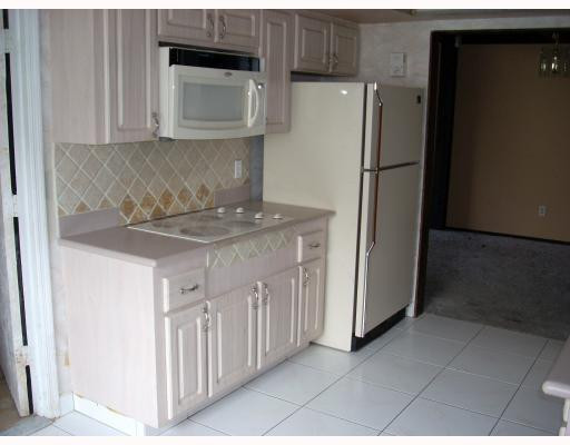 22081 Southwest 58th Avenue Boca Raton, FL 33428 - Photo 2 of 4 Kitchen