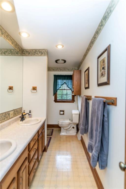 136 Dehaven Road Beaver Falls, PA 15010 - Photo 21 of 25 a spacious bathroom with a tub sink and mirror