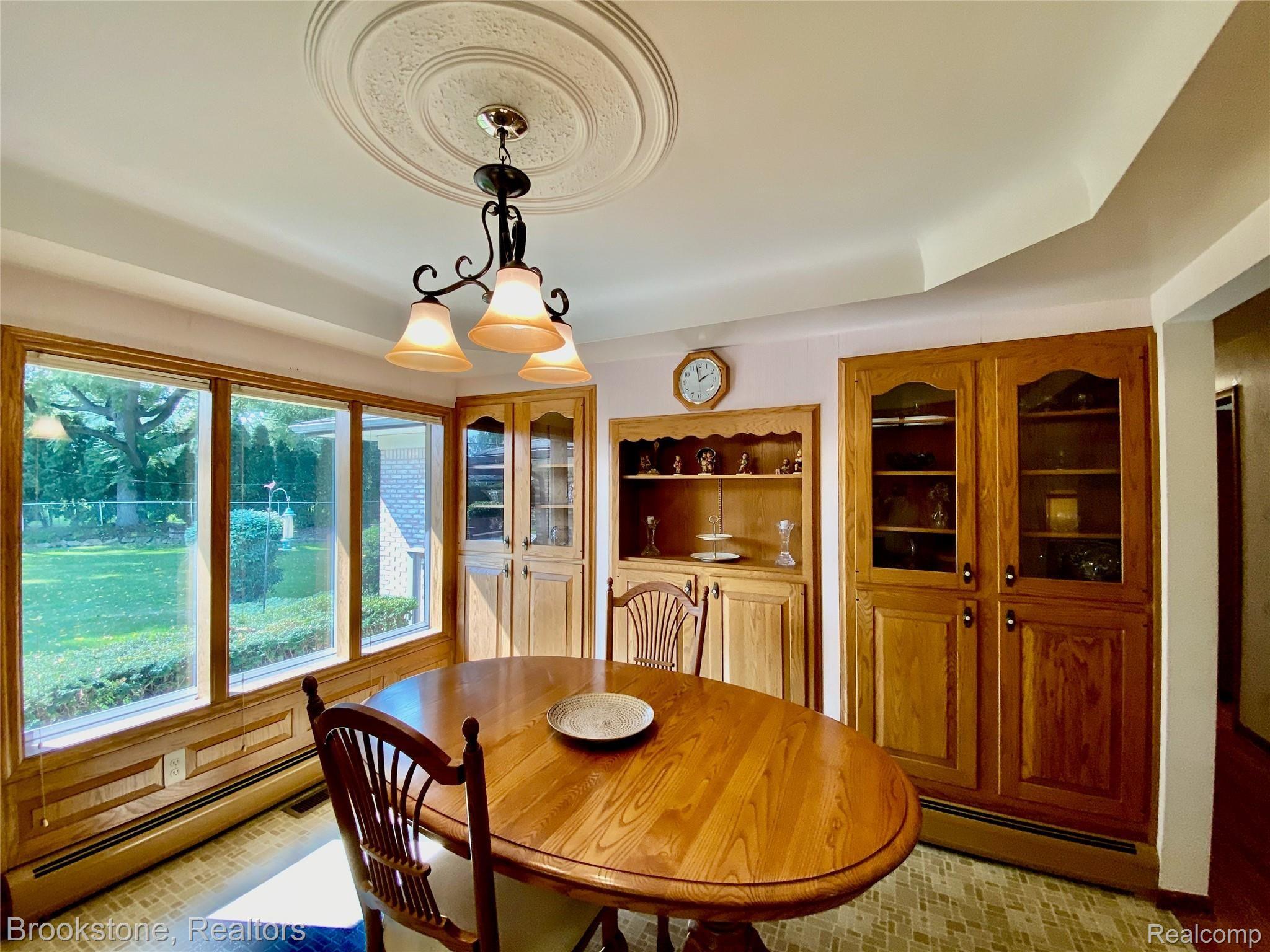 838 Wilwood Road Rochester, MI 48309 - Photo 22 of 53 WOW! IN THE LARGE BREAKFAST AREA (8X11) LOOK AT THE RECESSED WET PLASTER CEILING & THE "CUSTOM" BUILT-IN CABINETS. CHECKOUT THE AMAZING VIEW OF THE LARGE BACKYARD