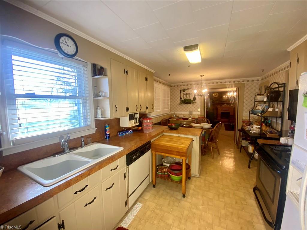 6113 White Plains Road Roaring River, NC 28669 - Photo 12 of 38 Kitchen