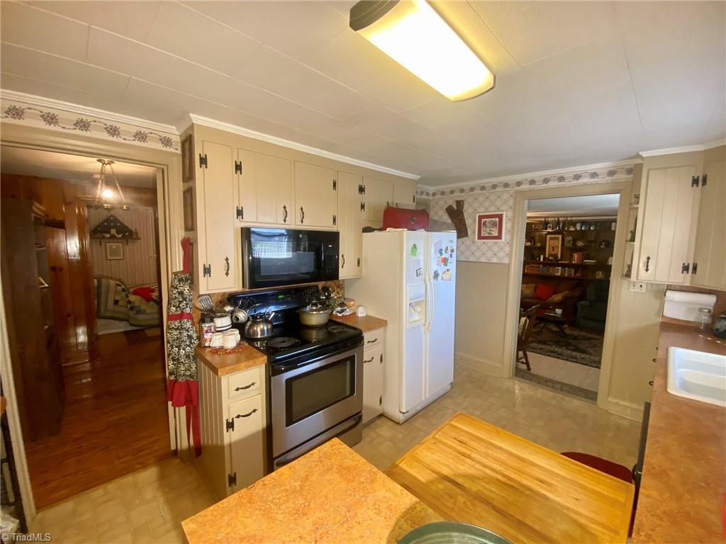 6113 White Plains Road Roaring River, NC 28669 - Photo 13 of 38 Kitchen