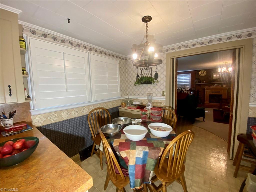 6113 White Plains Road Roaring River, NC 28669 - Photo 16 of 38 Dining Area