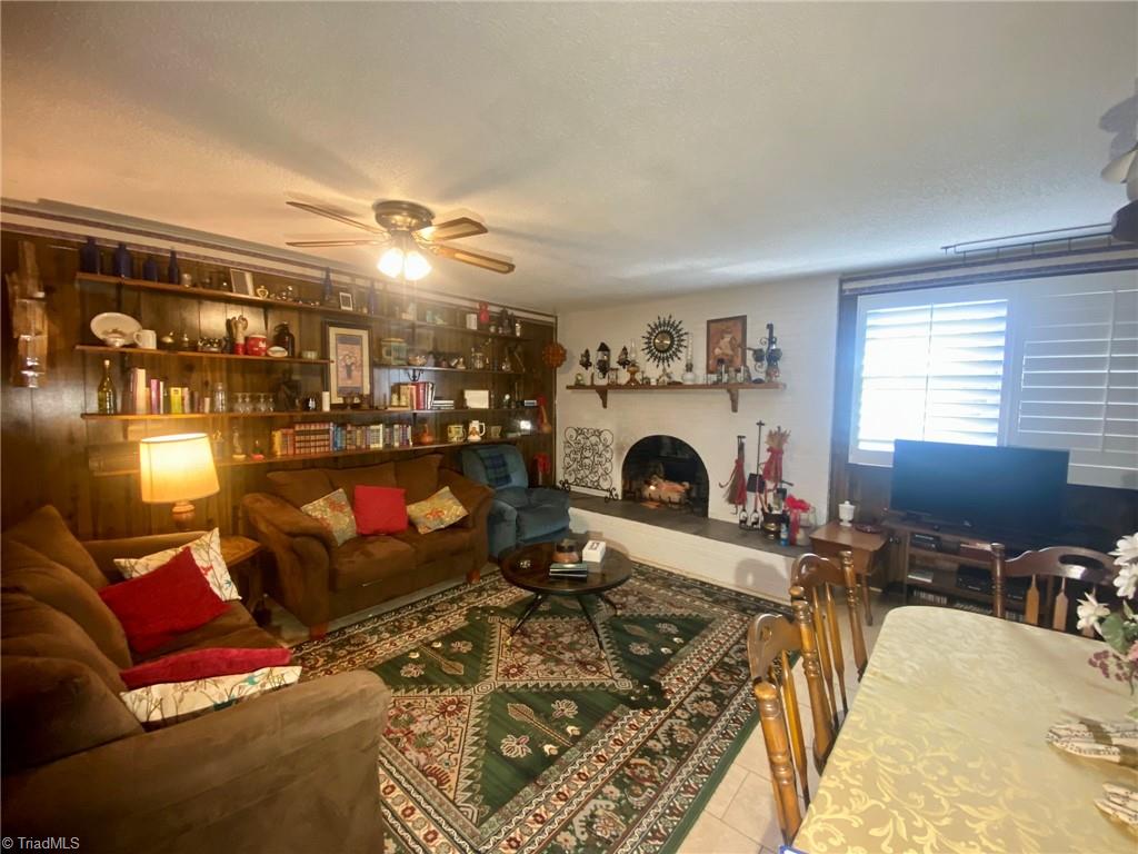 6113 White Plains Road Roaring River, NC 28669 - Photo 19 of 38 Great Room