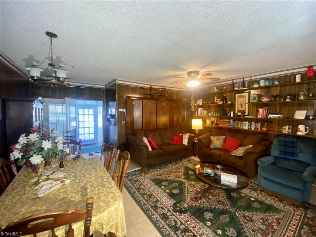 6113 White Plains Road Roaring River, NC 28669 - Photo 20 of 38 Great Room