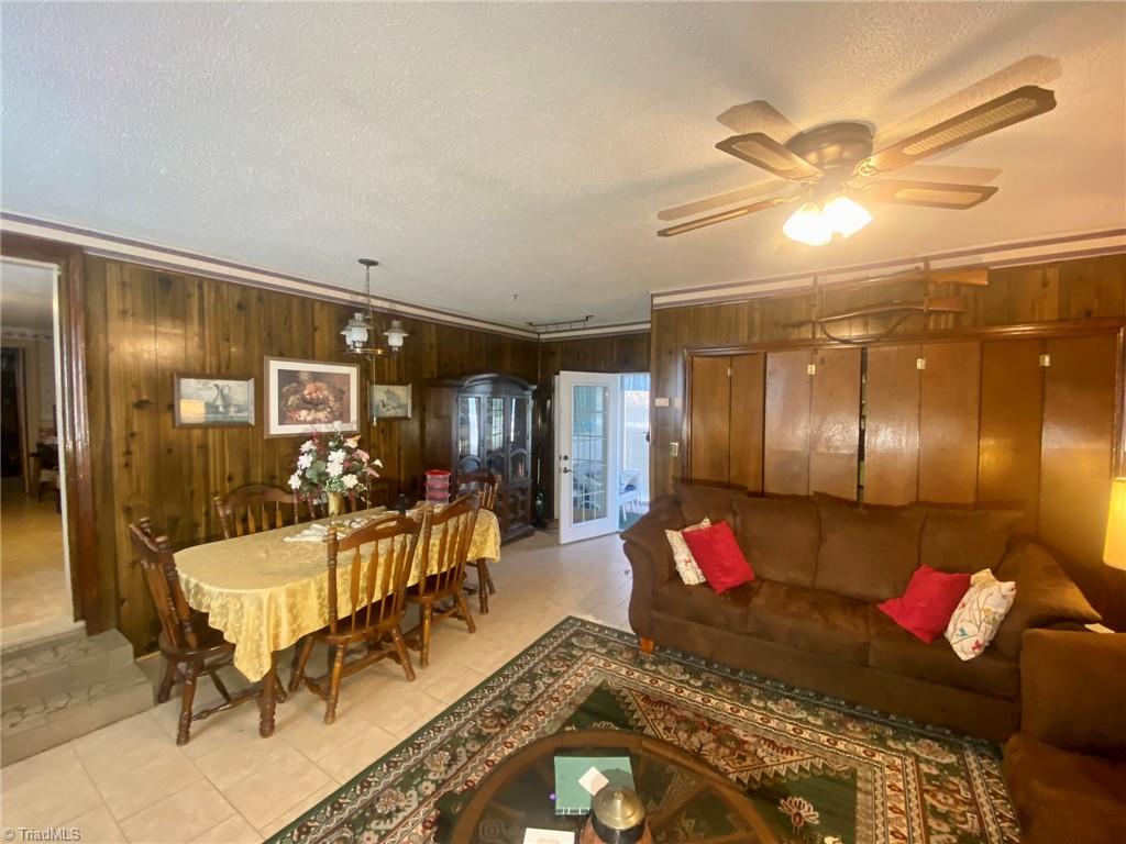 6113 White Plains Road Roaring River, NC 28669 - Photo 21 of 38 Great Room