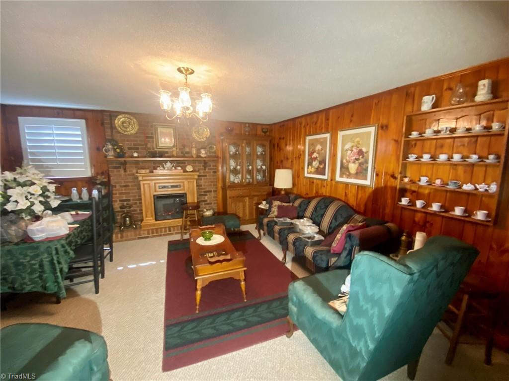 6113 White Plains Road Roaring River, NC 28669 - Photo 22 of 38 Living Room