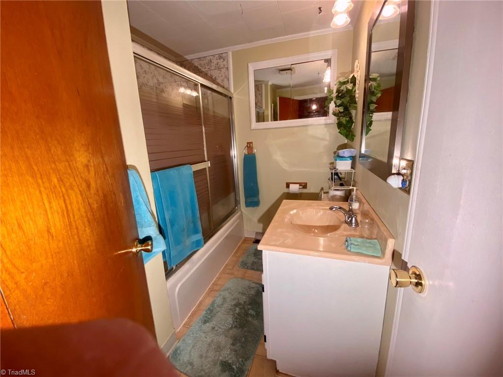 6113 White Plains Road Roaring River, NC 28669 - Photo 34 of 38 2nd Bathroom