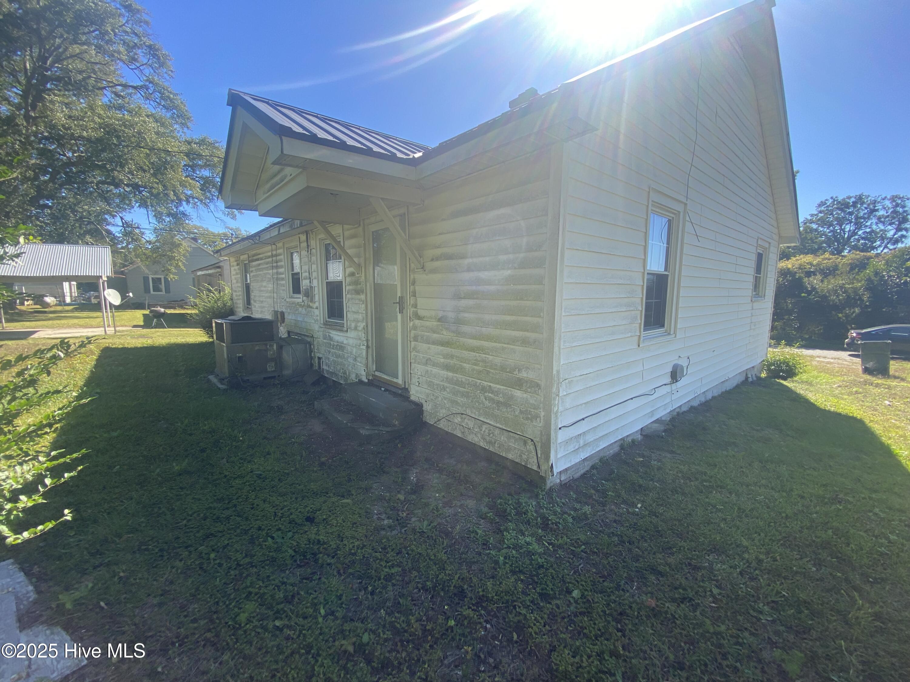 2511 Register Drive Kinston, NC 28504 - Photo 3 of 19 IMG_7984