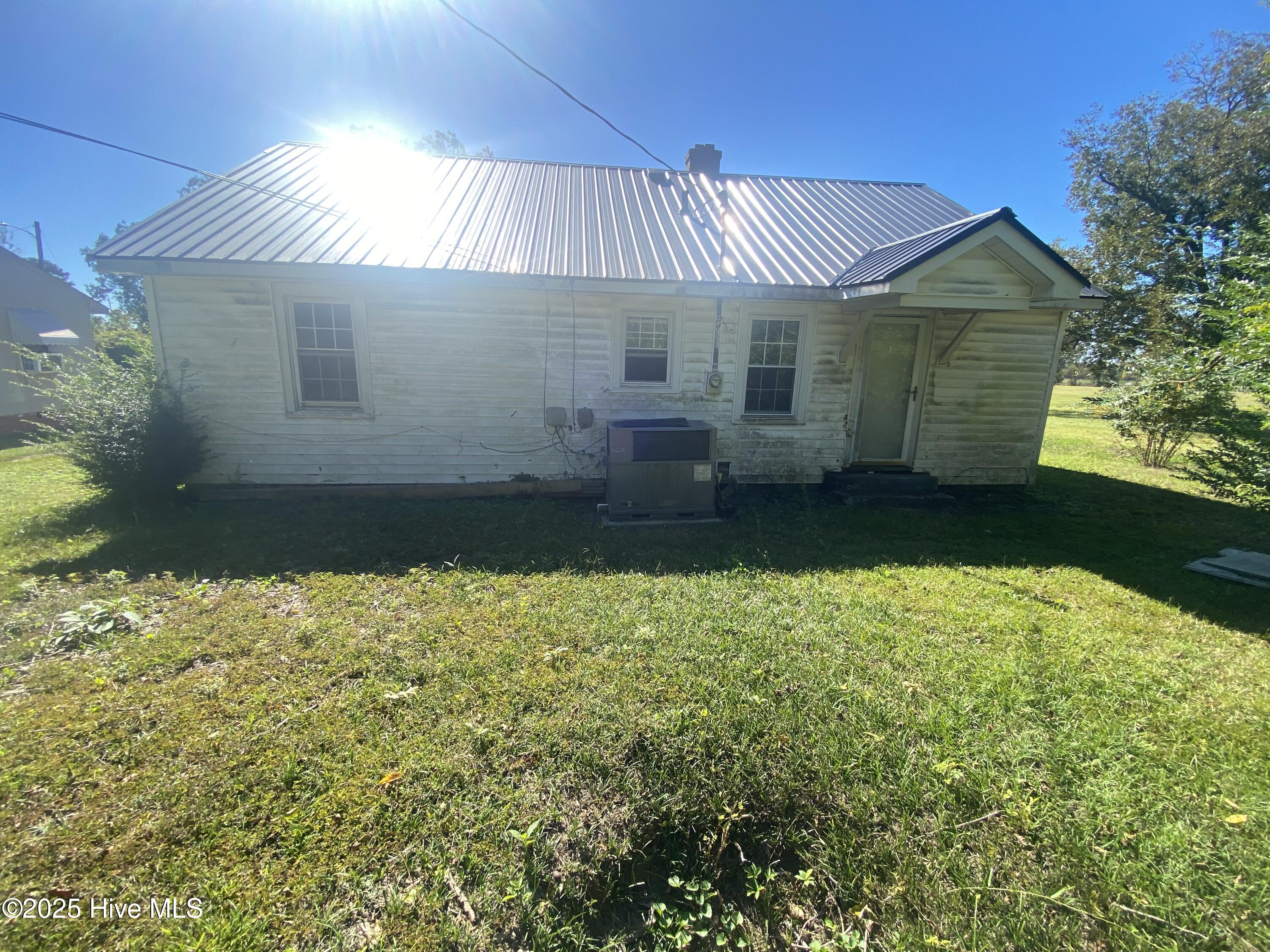 2511 Register Drive Kinston, NC 28504 - Photo 4 of 19 IMG_7985