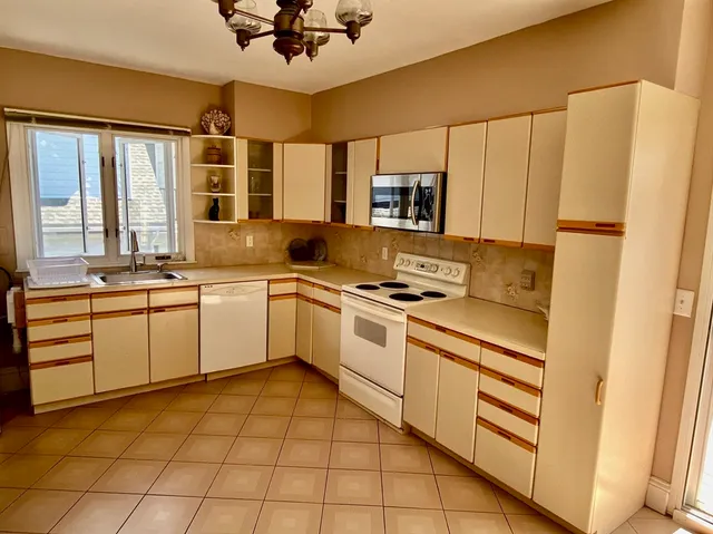 $4,800 | 208 Rawson Road, Unit 3, Brookline, MA 02445