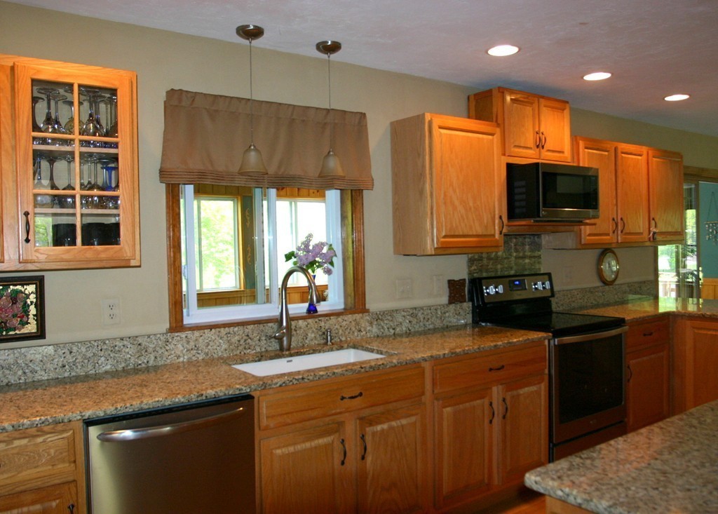 79 Robbs Hill Road Lunenburg, MA 01462 - Photo 7 of 30 Gallery Image 7