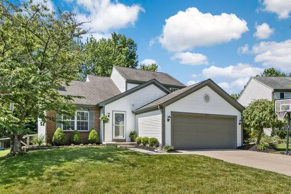 $434,900 | 8975 Newmills Lane, Lewis Center, OH 43035