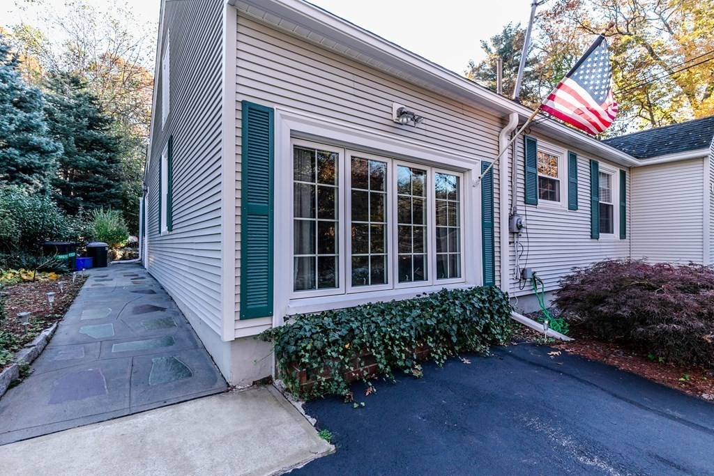 98 Acton Road Chelmsford, MA 01824 - Photo 3 of 31 Gallery Image 3