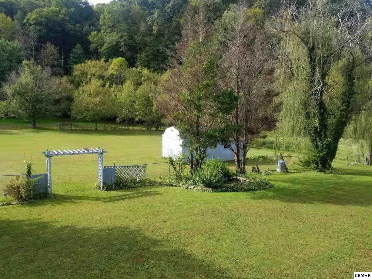 1822 New Era Road Sevierville, TN 37862 - Photo 4 of 34 a view of a backyard