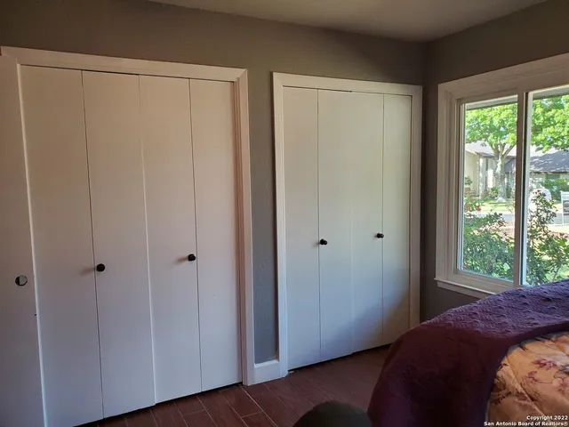 a kitchen with sink and mirror