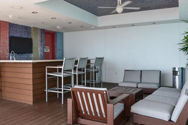 $599,000 | 55 Southeast 6th Street, Unit 2110, Miami, FL 33131