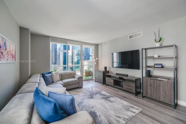 $599,000 | 55 Southeast 6th Street, Unit 2110, Miami, FL 33131