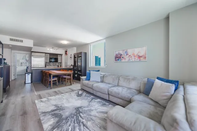 $599,000 | 55 Southeast 6th Street, Unit 2110, Miami, FL 33131